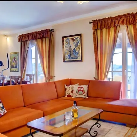 Villa Anikitos